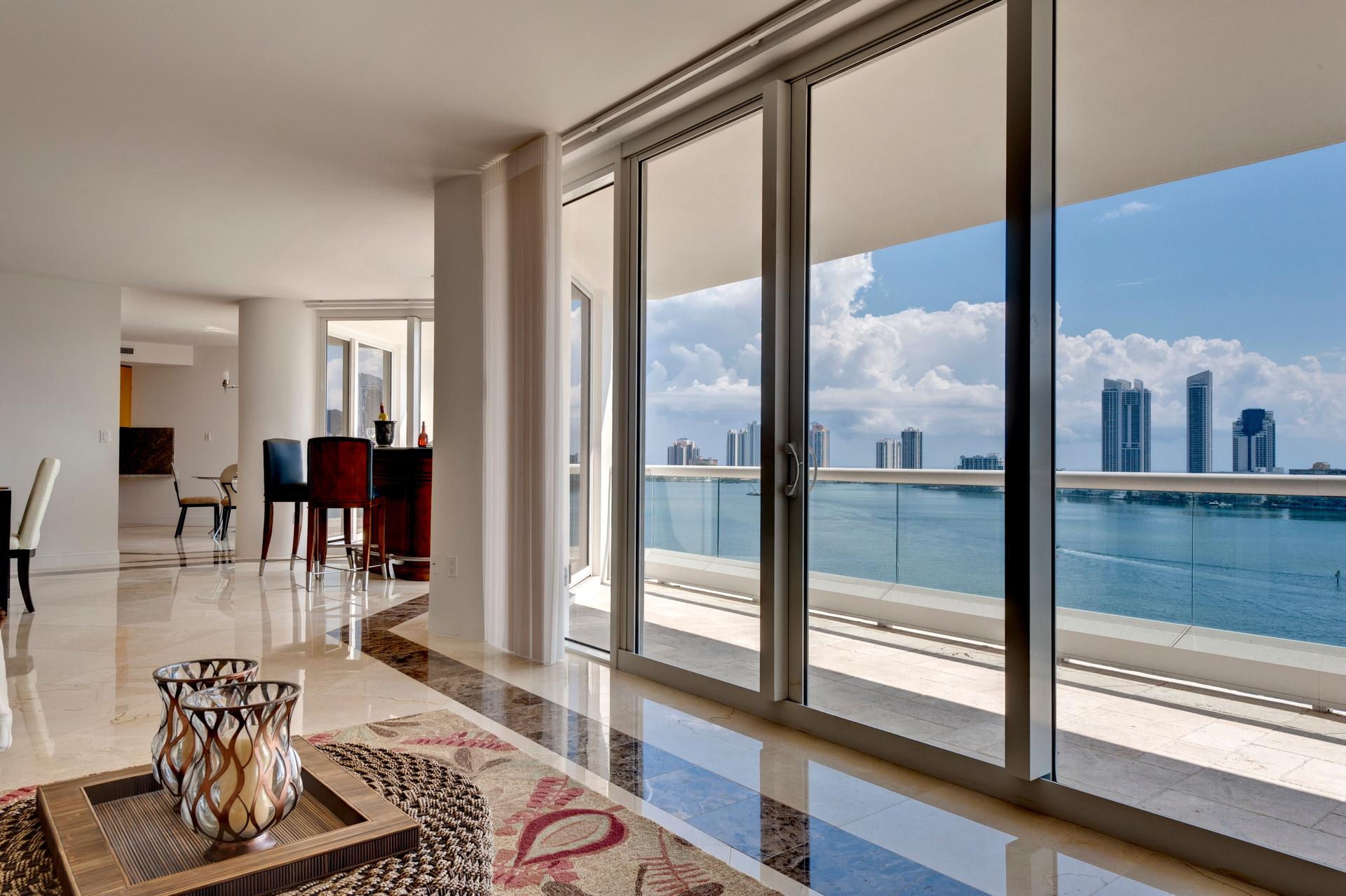 Modern Apartment with Ocean View